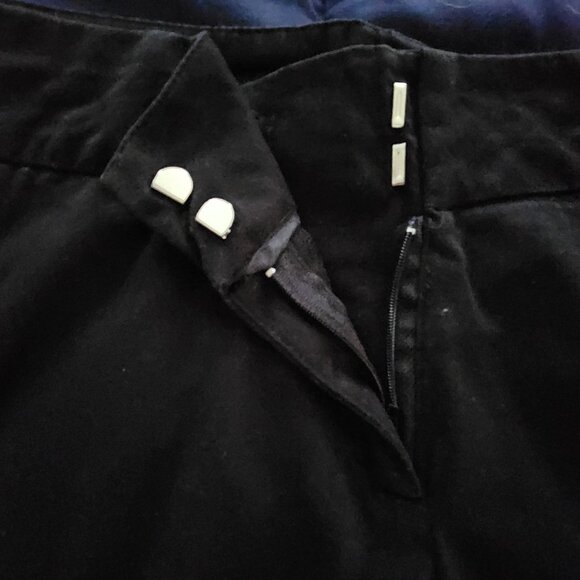 The LIMITED Ladies Cuffed Flat Front Shorts CASSIDY FIT Inseam 5” Black Size 14 - Picture 2 of 8